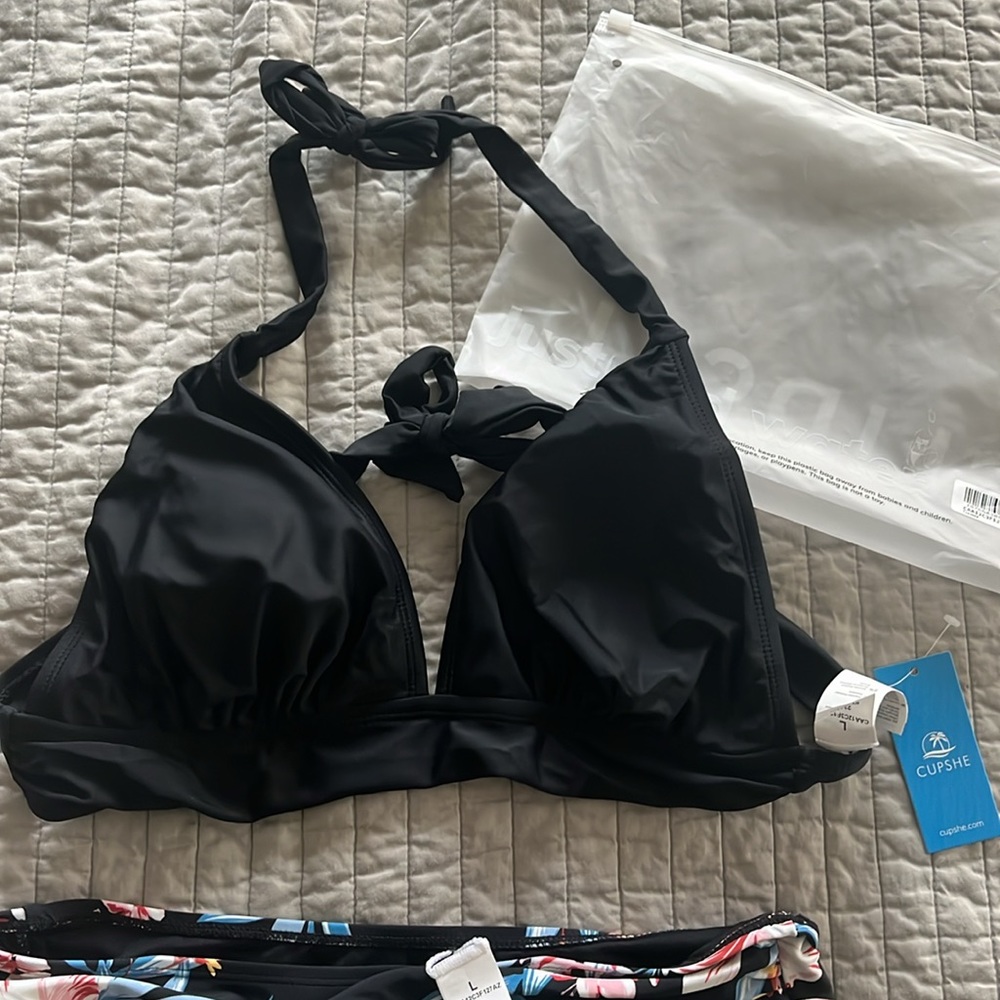 Brand new - never worn - Cupshe high waisted bikini - Picture 4 of 9